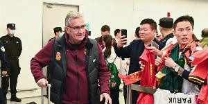 国足助教陈涛：开场就应该跟对手磕，踢了5分钟就感觉在收着踢