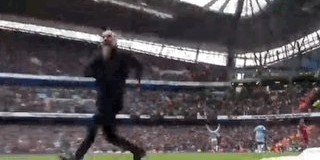 电竞世界杯-“天王山之战”握手言和，曼城丢榜首枪手渔翁得利