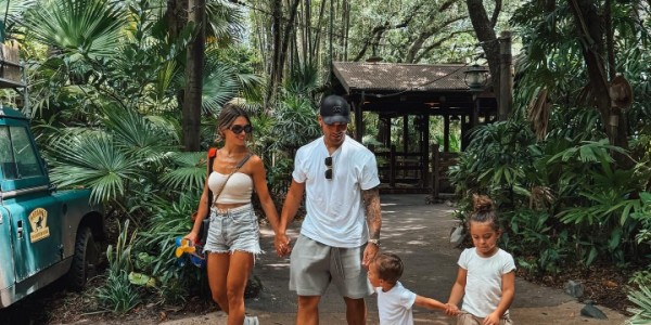 【社交秀】充电时间，球员与妻子享受沙滩与美景