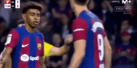 电竞世界杯-无视亚马尔伸手示好 莱万遭西媒批评：不可接受！