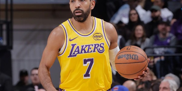 太理想化了吧？湖人球迷真的指望毫无得分能力的替补后场拯救球队